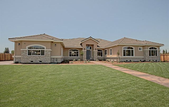 1st image of 1900 Pear Dr