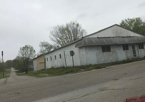 3rd image of 3016 W Grand Ave