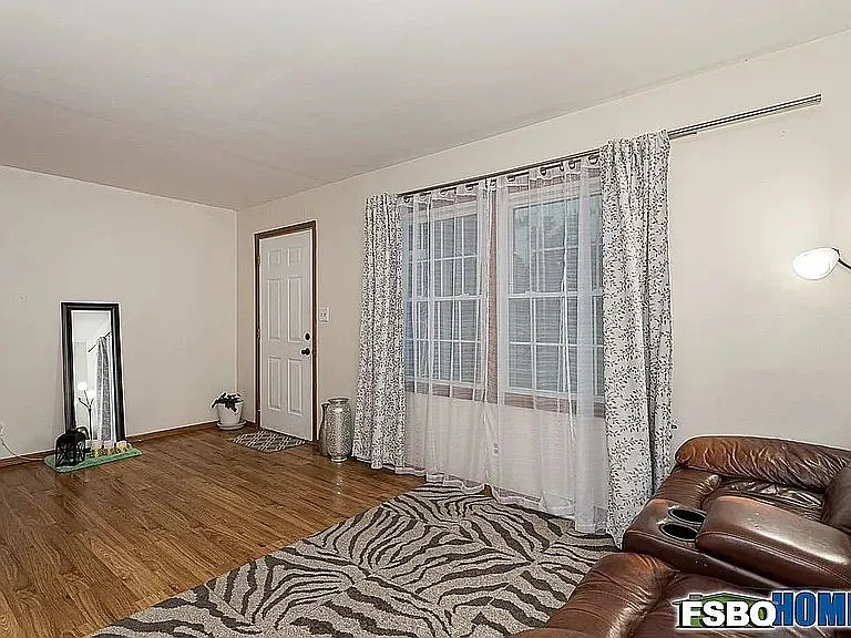 2615 Hawthorne Dr — Photo 5