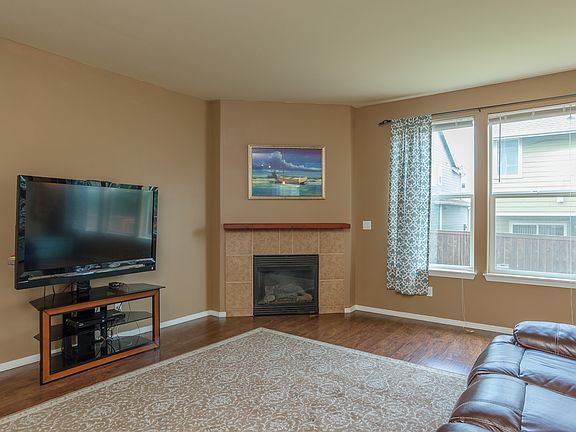 3rd image of 11215 185th St E