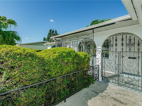 4th image of 3141 Bluebird Dr