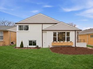 3829 W Chase Ave, Lincolnwood, IL