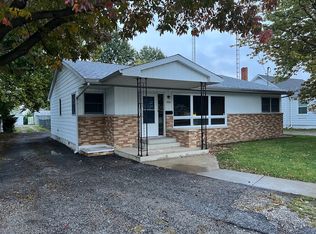 826 N Springfield St, Virden, IL 62690