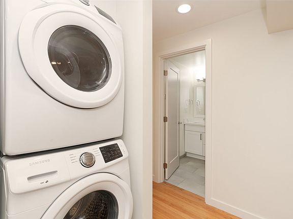 5th image of 1020 5th Ave N #31