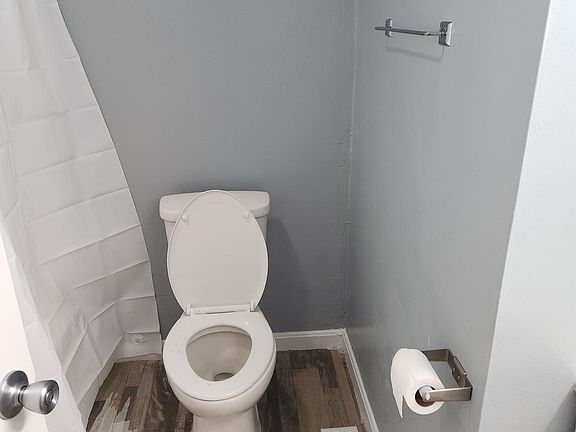 5th image of 1736 E Division St