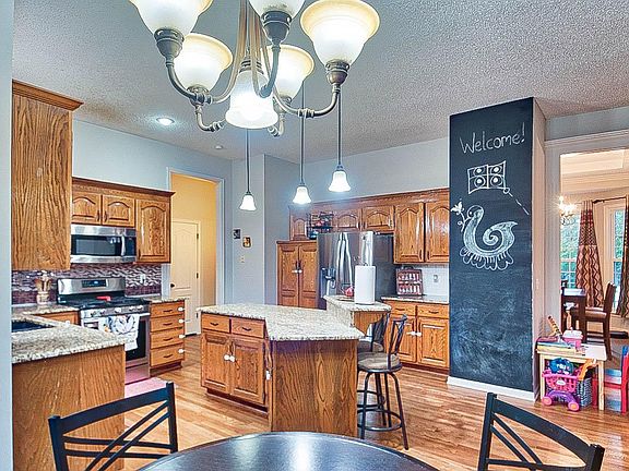 4th image of 8905 W 148th St