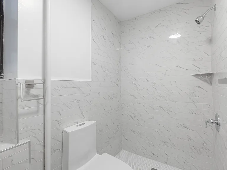 412 E 9th St #14 — Photo 10