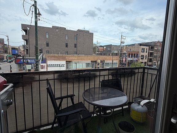 5th image of 2401 W North Ave #200