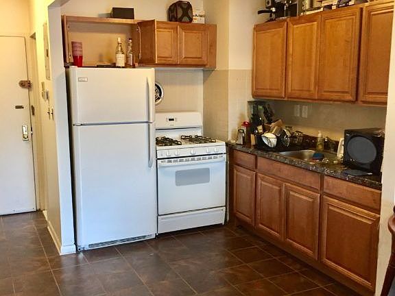 4th image of 2412 31st St APT 3R