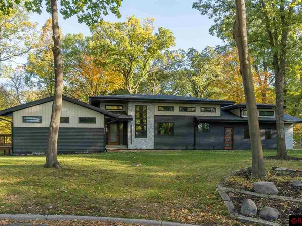 1575 Sherwood Dr, North Mankato, MN 56003