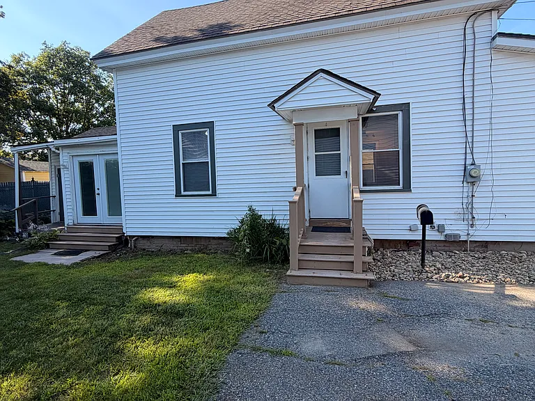10 Green Ct — Photo 2
