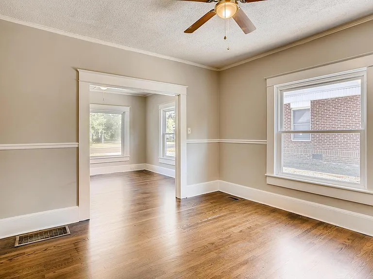 707 E Iredell Ave — Photo 4