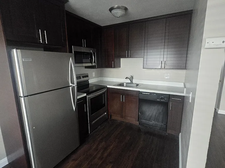 255 MacArthur Boulevard — Photo 58