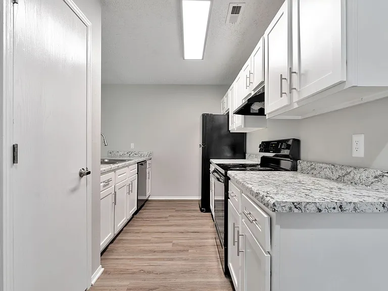1665 N Boxley Ave — Photo 7
