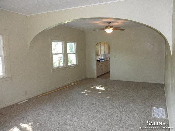 3rd image of 831 Charles St