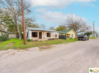 115 E Watkins St, Luling, TX 78648