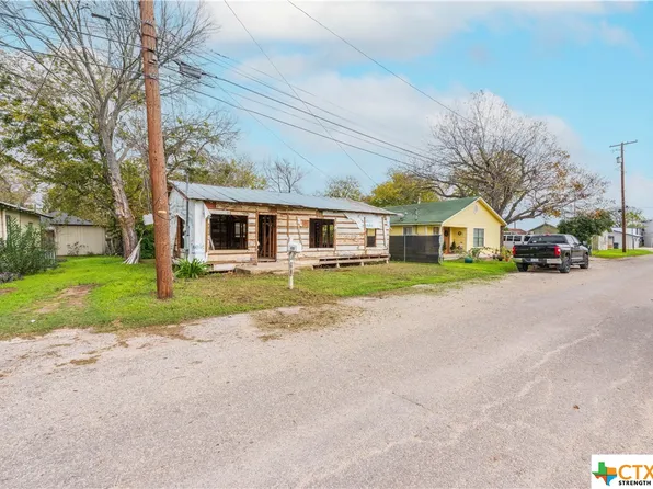 115 E Watkins St, Luling, TX 78648