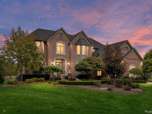 63357 N Plantation Ct, Washington, MI 48095