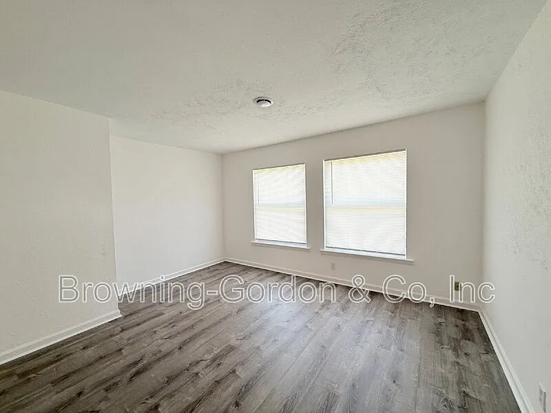 2 bed, 1.0 bath, 912 sqft, $1,700 — Photo 4