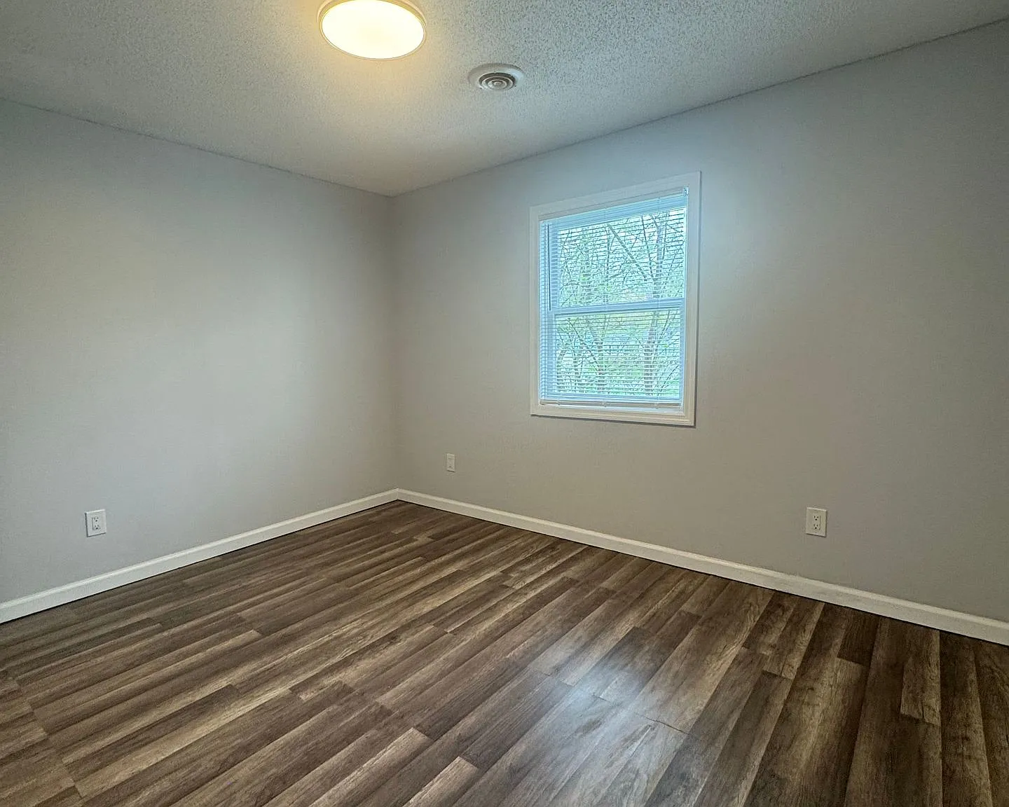 Creekview Apartments - Kingsport, TN — Photo 4