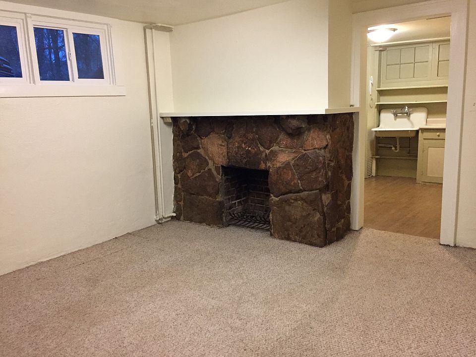 Livingroom looking toward kitchen.