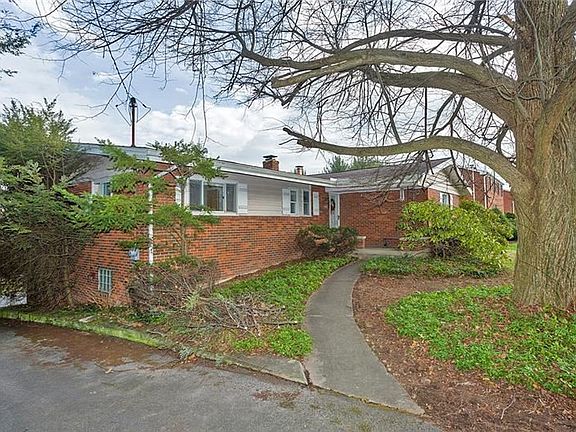 2nd image of 3583 Meadow Gate Dr