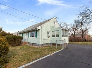 25 N Dover Ave, Somerset, NJ 08873