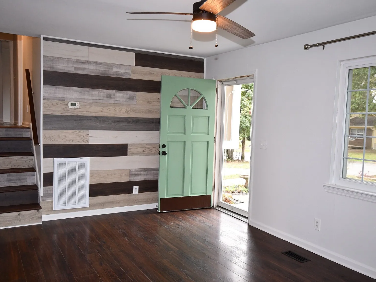 4 bed, 1931 sqft, $1,850 — Photo 2