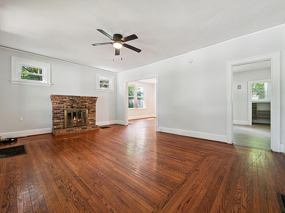 3rd image of 3034 Montana Ave