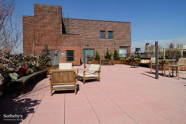 Sold by Sotheby's International Realty | media 22