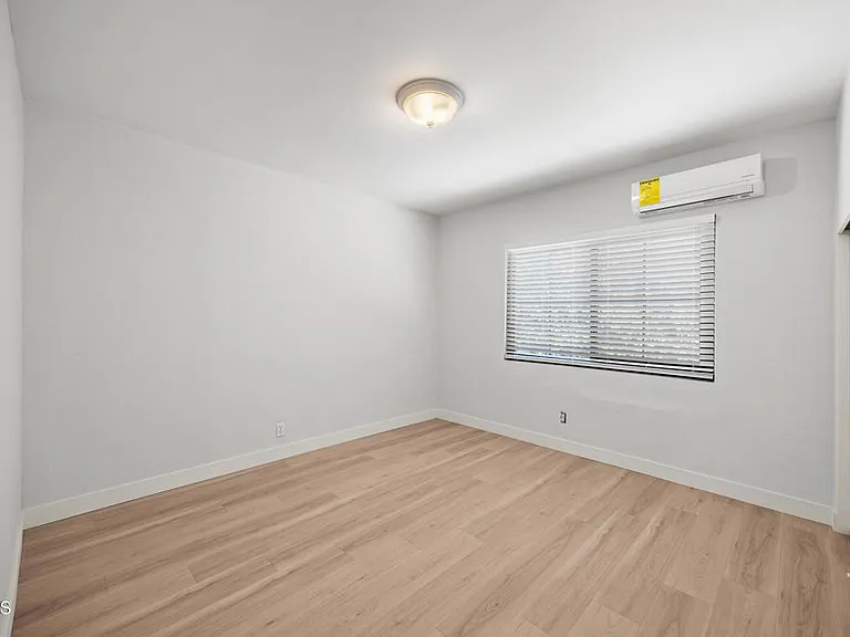 50 S Parkwood Ave — Photo 20