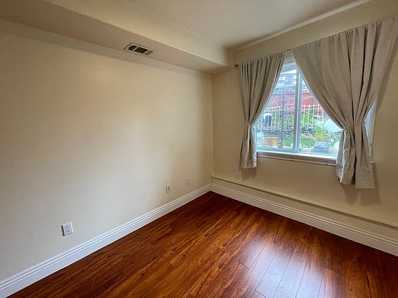 3rd image of 657 Palmetto Ave #1