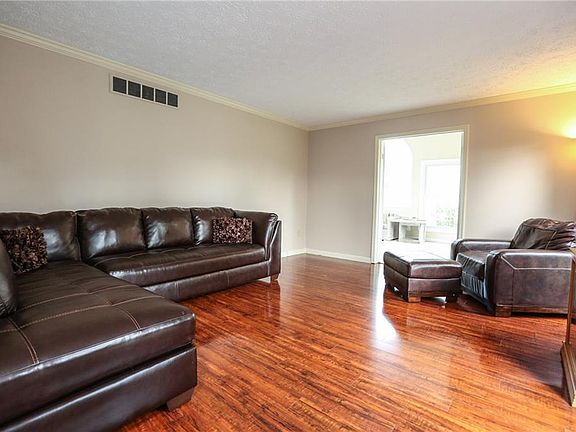 4th image of 70 Chippenham Dr