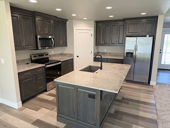 4th image of 1824 Cheney Dr E