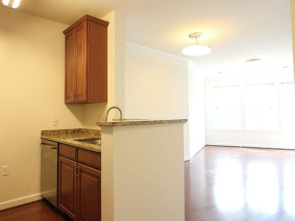 2nd image of 2101 N Monroe St APT 117
