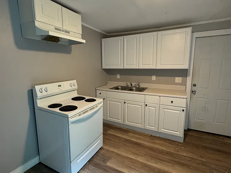 29 Vernon Ave #2 — Photo 1