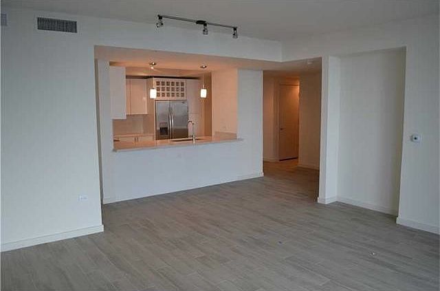 1st image of 999 SW 1st Ave APT 3307