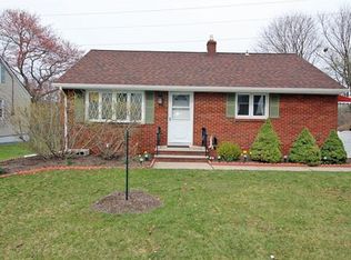 8 Lake Park Dr, Piscataway, NJ 08854