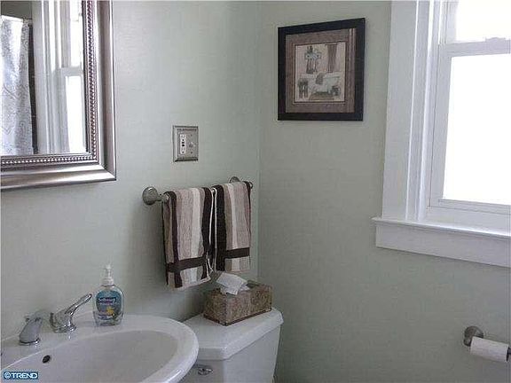 4th image of 114 Fairlamb Ave