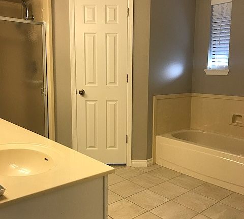 4th image of 1001 N Cardinal Dr
