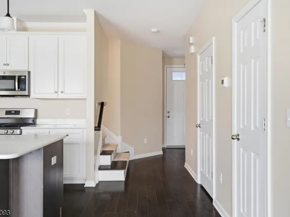 16 Lee Dr, Morristown, NJ 07960