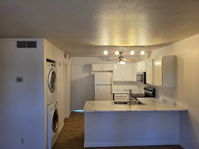 4901 E Kelton Ln #1246 — Photo 7