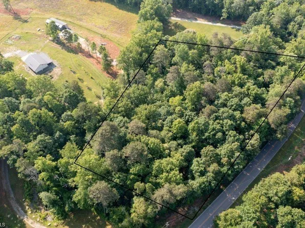 5214 Williard Rd, Oak Ridge, NC 27310