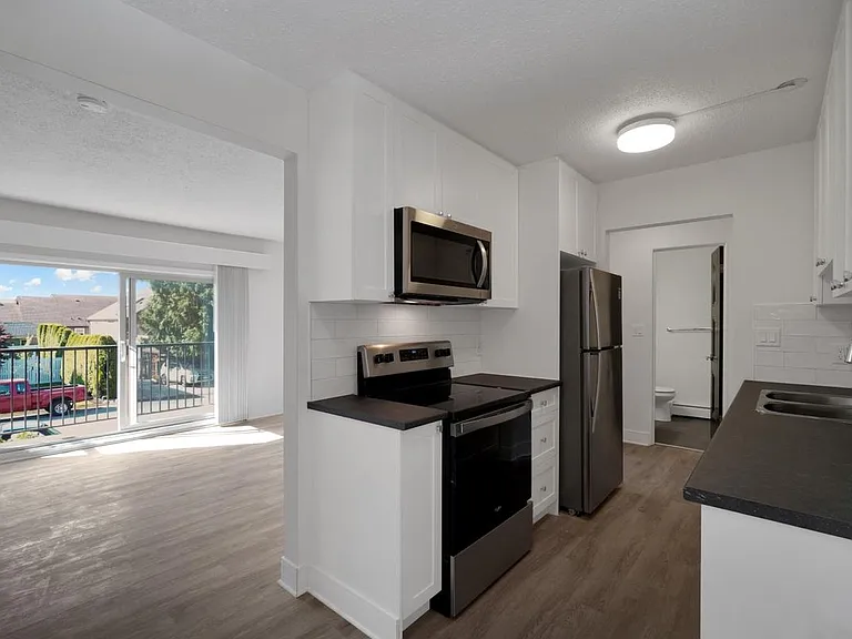 130 Stewart Ave #9 — Photo 13