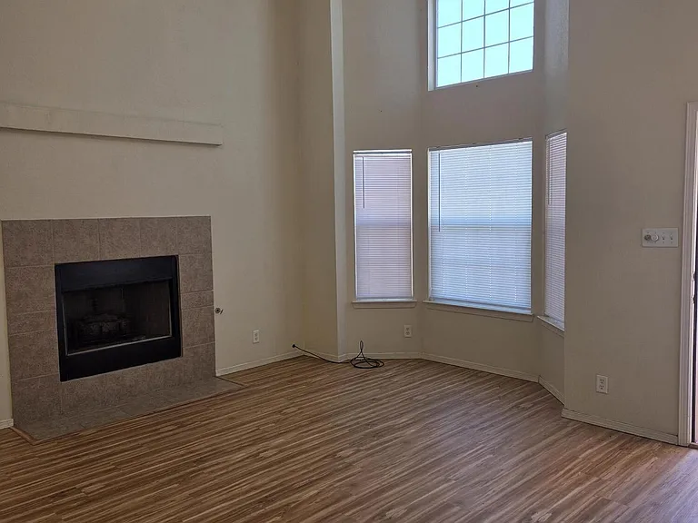3717 NE Hubble Dr — Photo 5