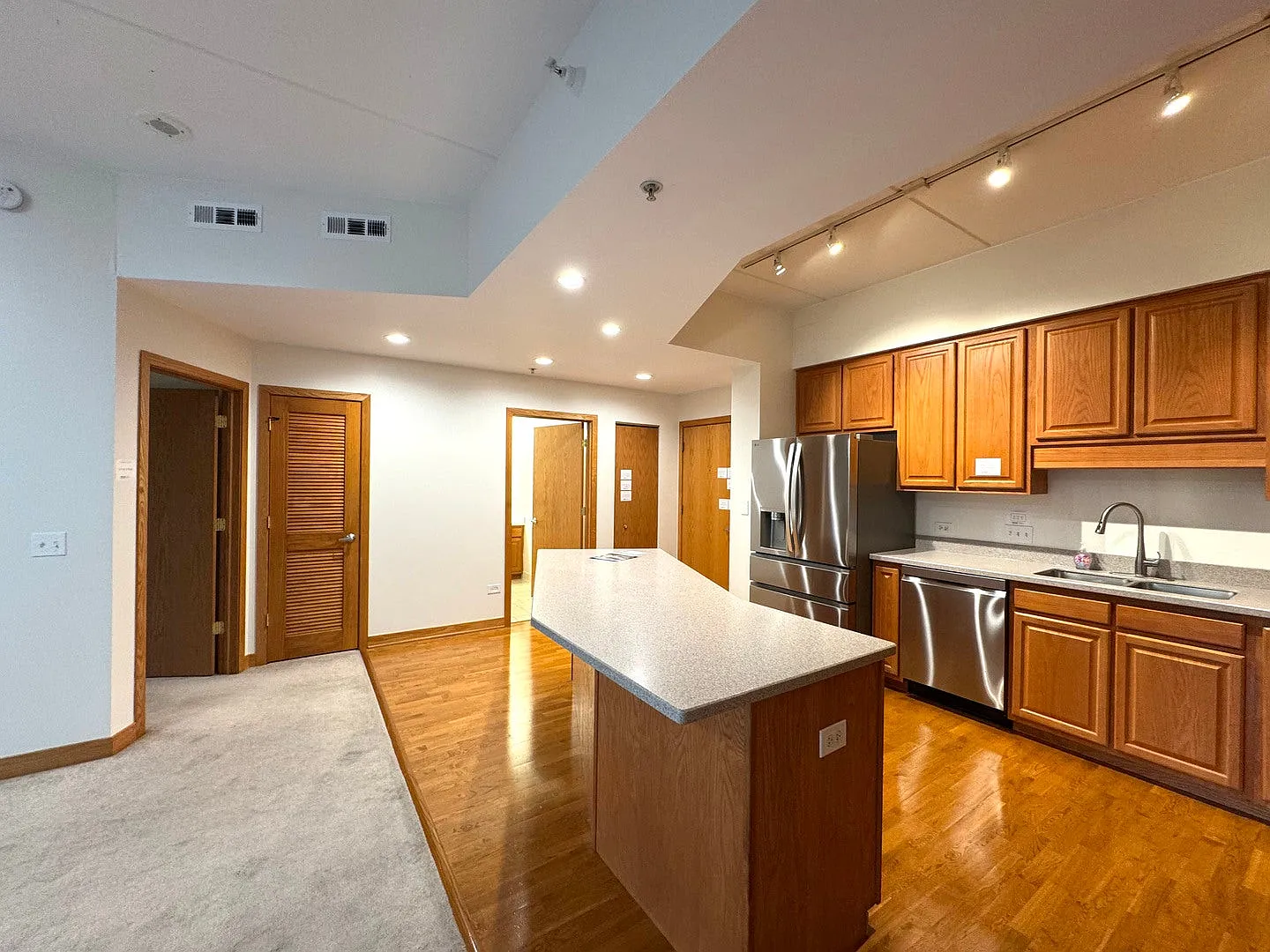 1 bed, 859 sqft, $2,350 — Photo 4