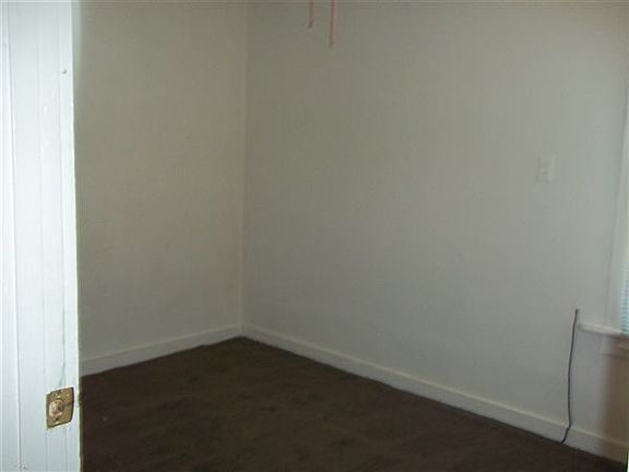 Apt 5 Bedroom