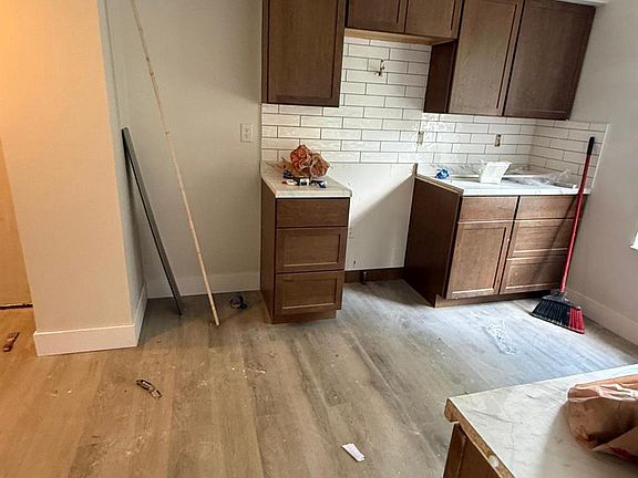 3rd image of 450 Kitchener St