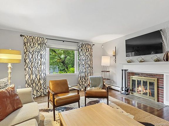 5th image of 60 Clover Hill Dr