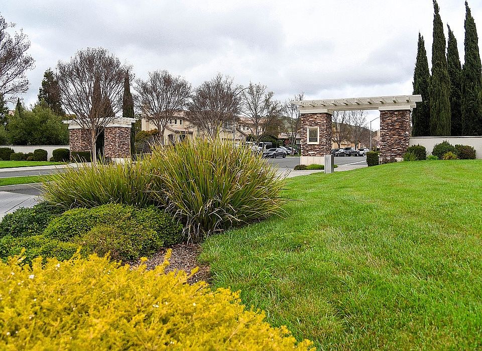 2nd image of 18 Pienza Dr